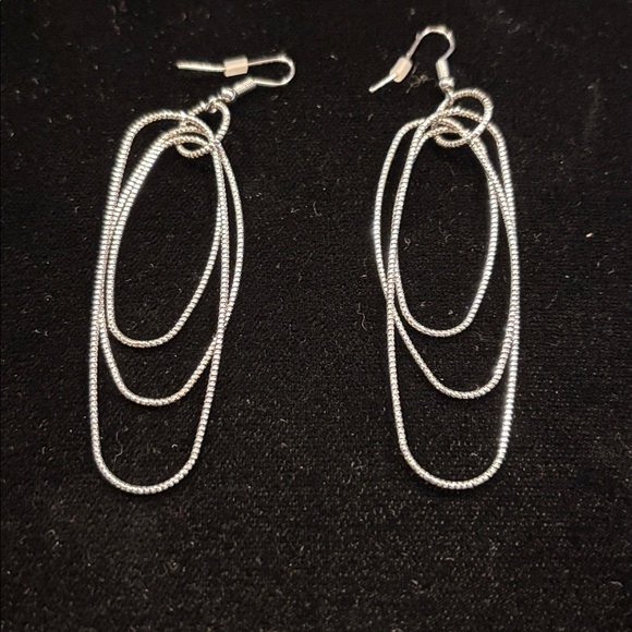 Elegant Silver Dangle Earrings - Picture 1 of 3